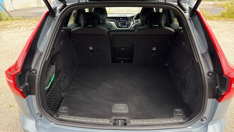 Volvo Xc60 2.0 B5P R DESIGN 5dr AWD Geartronic Petrol Estate